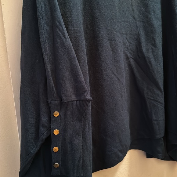 Nice sweater - Picture 2 of 5